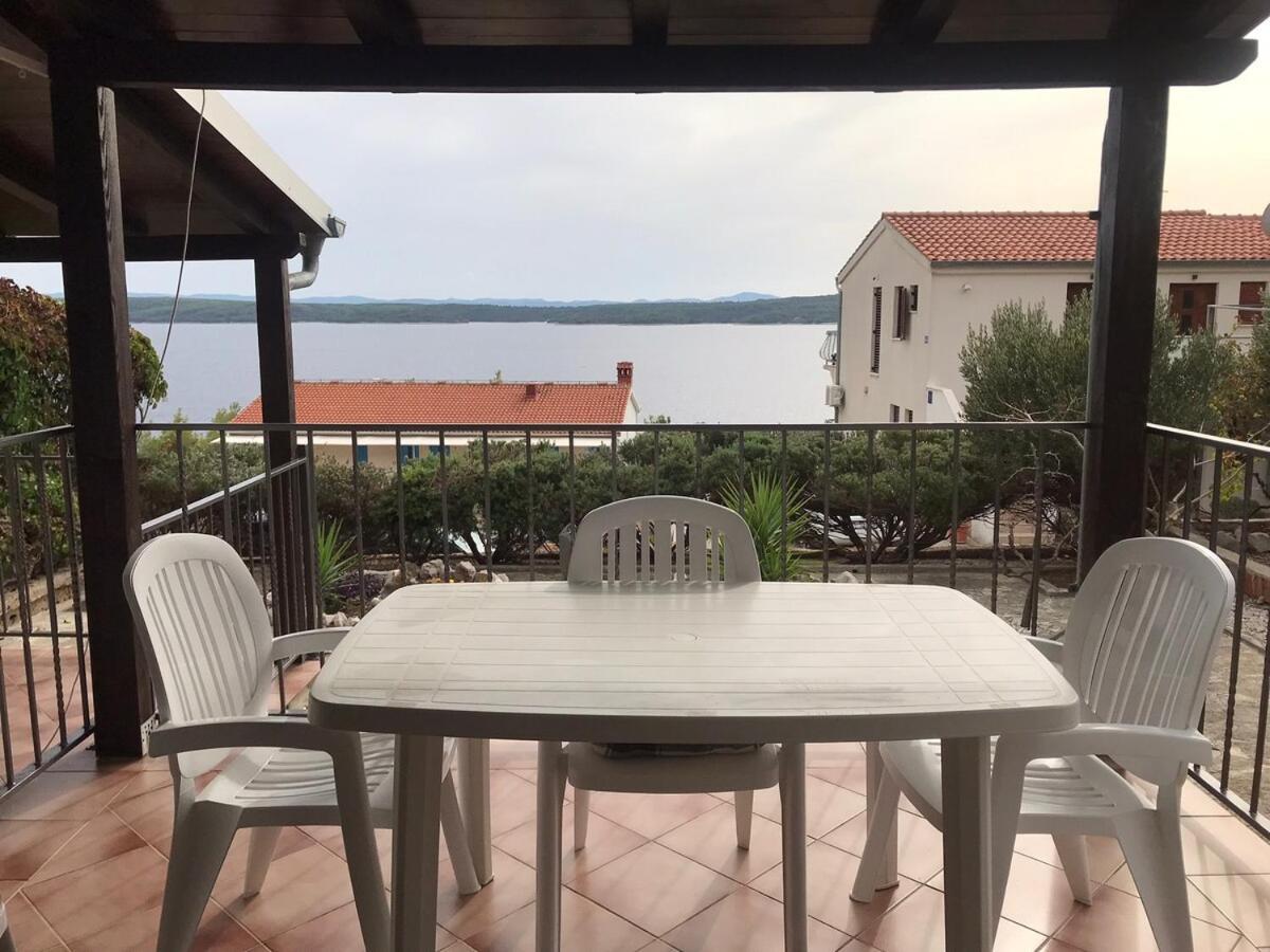 Nada Hvar *